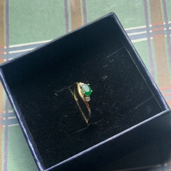 Stone and Strand Emerald Diamond Merge Ring - Picture 7 of 7